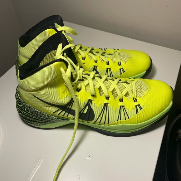 2013 Nike hyperdunks, neon green - Picture 2 of 5